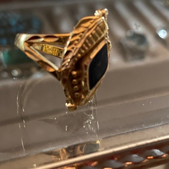 Size 5, black onyx and Faux Gold Ring. Super Cute, Costume-Goldtone - Picture 3 of 3